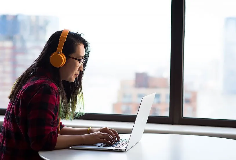 Engage virtual audiences